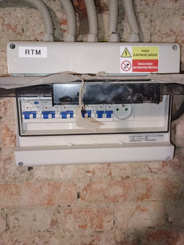 Rozvaděč RTM ve sklepě